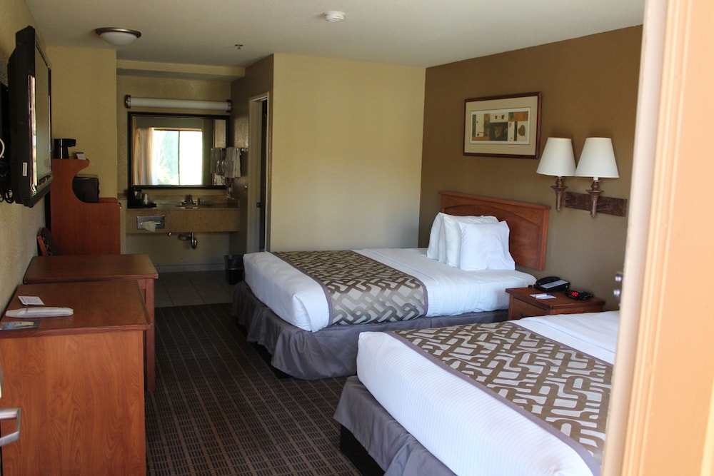 Cajon Pass Inn - photo 16