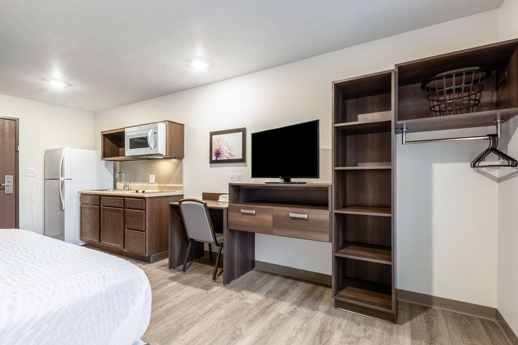 WoodSpring Suites Indianapolis Castleton - photo 14