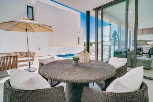 SunnyVillas: 2BR New Villa Private Pool in Pernera Nicholas — 4-Star Luxury Hotel in Protaras, Cyprus