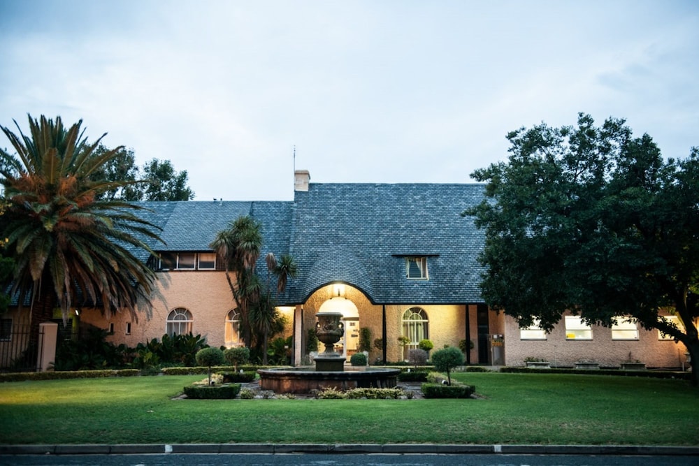 Scott's Manor & Conference Venue — 4-Star Luxury Hotel in Lichtenburg, South Africa