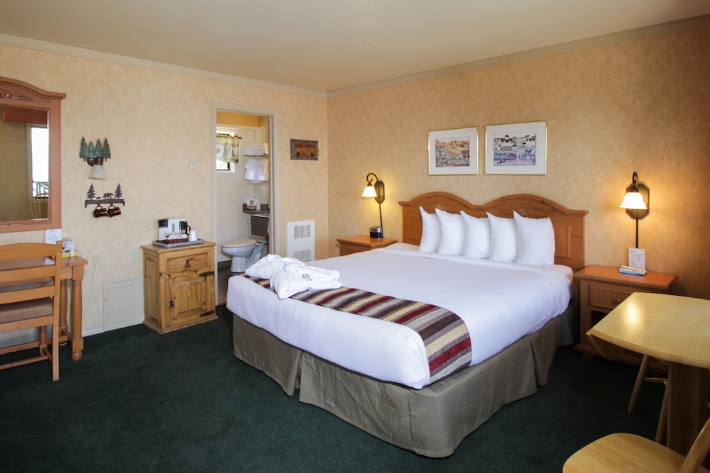 Pepper Tree Inn - photo 7