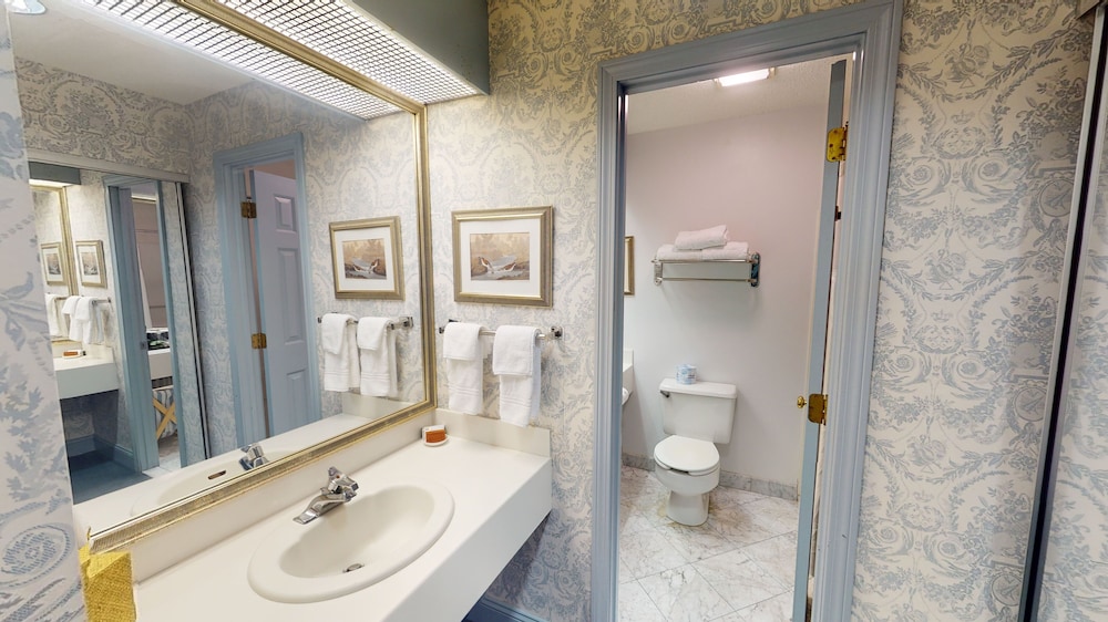 The Farmington Inn & Suites - photo 28