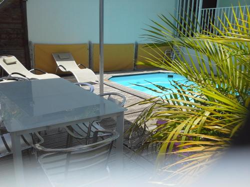 majoma villa piscine vue mer à Ste Anne — 4-Star Luxury Hotel in Sainte-Anne, Guadeloupe