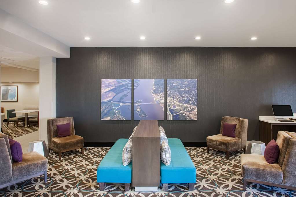 La Quinta Inn & Suites by Wyndham Pontoon Beach - photo 7