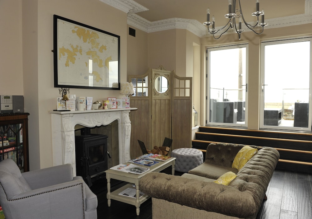 Suenos Guesthouse — 5-Star Luxury Hotel in Southend-On-Sea, United Kingdom