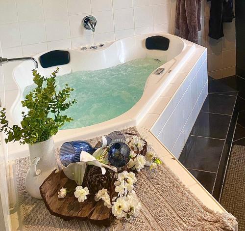 Couple’s Luxury Resort Spa Retreat in Cowes, Australia