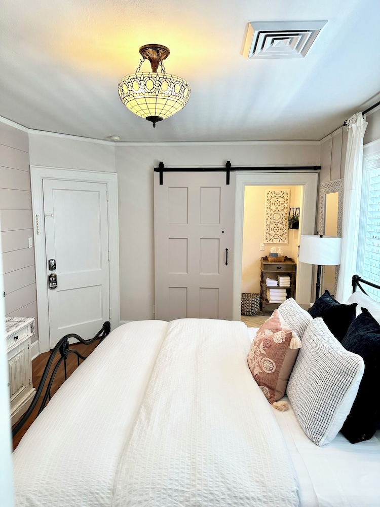 The Holly and Ivy Inn - photo 21