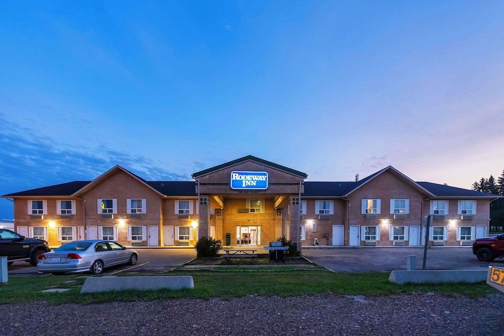 Rodeway Inn - carbon neutral hotel in Edson