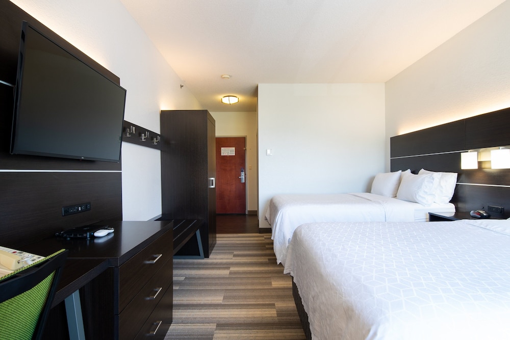 Holiday Inn Express Hotel & Suites Bedford by IHG - photo 3