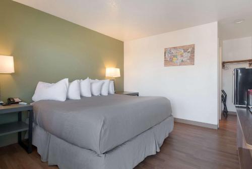 Budget Inn Yakima - photo 36
