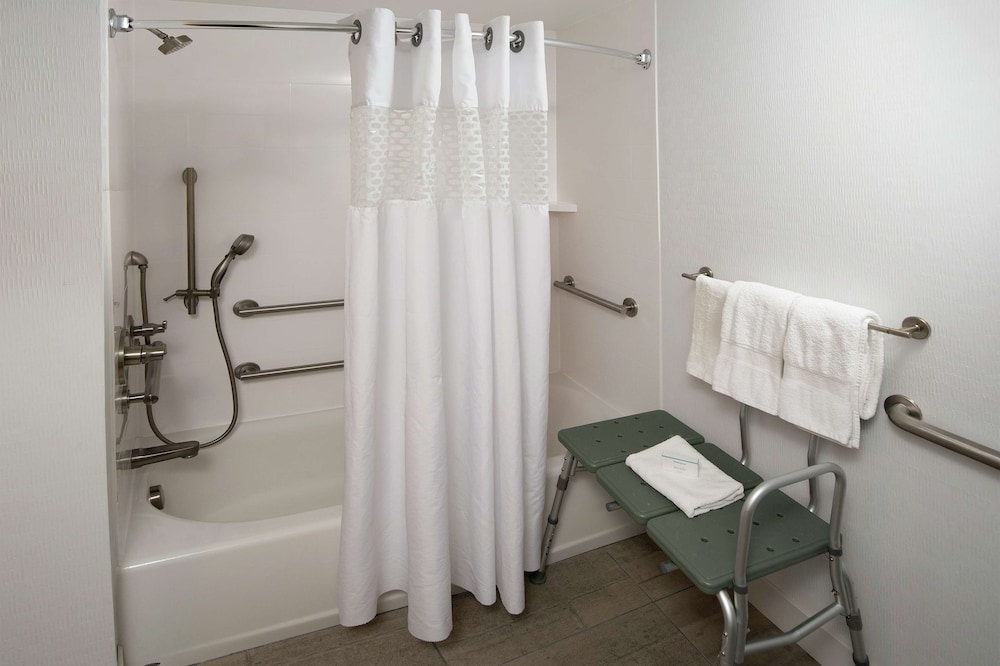 Hampton Inn Long Island Commack - photo 22