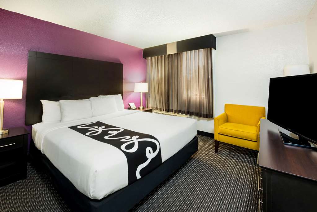 La Quinta Inn & Suites by Wyndham Fort Lauderdale Tamarac - photo 35