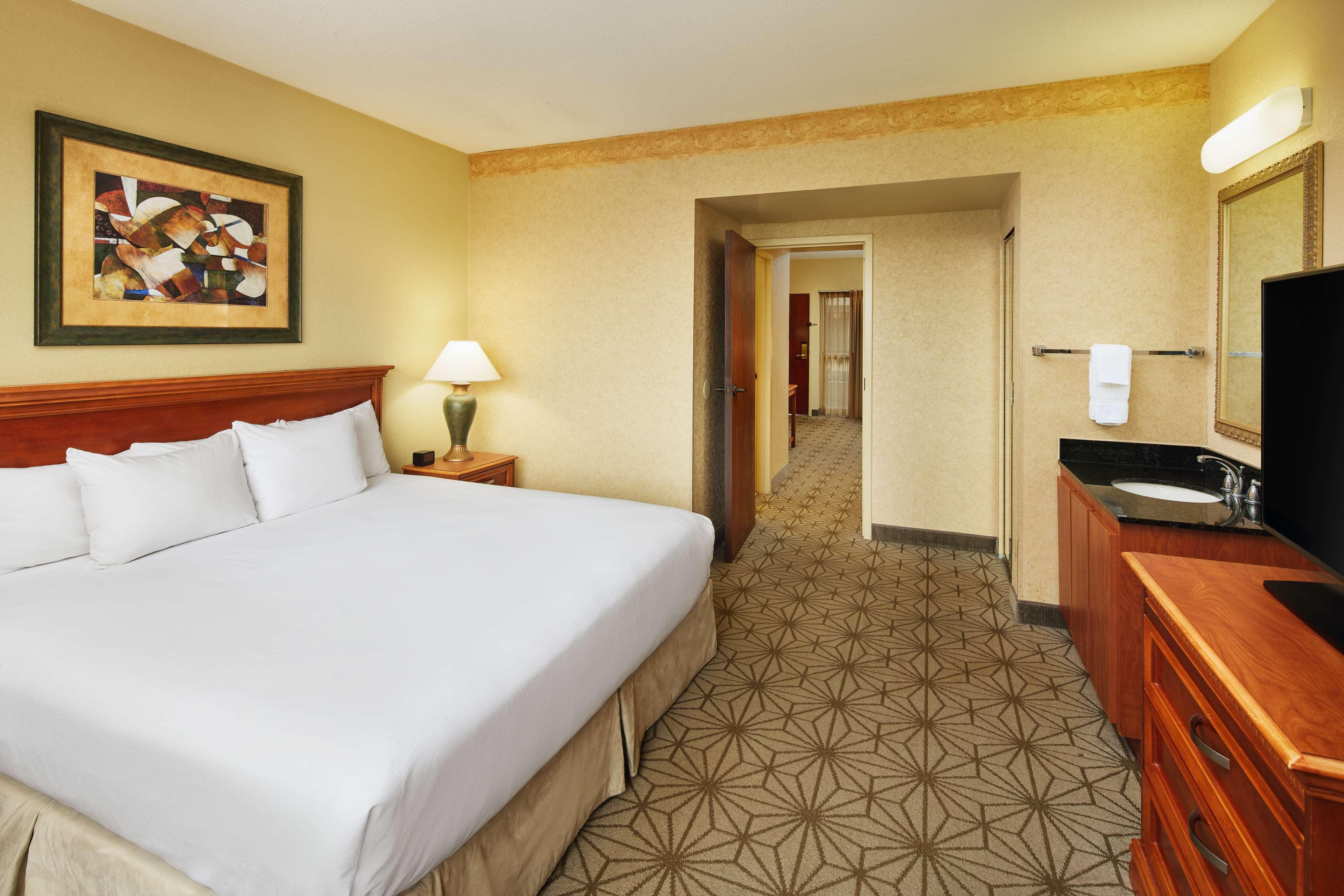 Embassy Suites by Hilton Columbia Greystone - photo 8