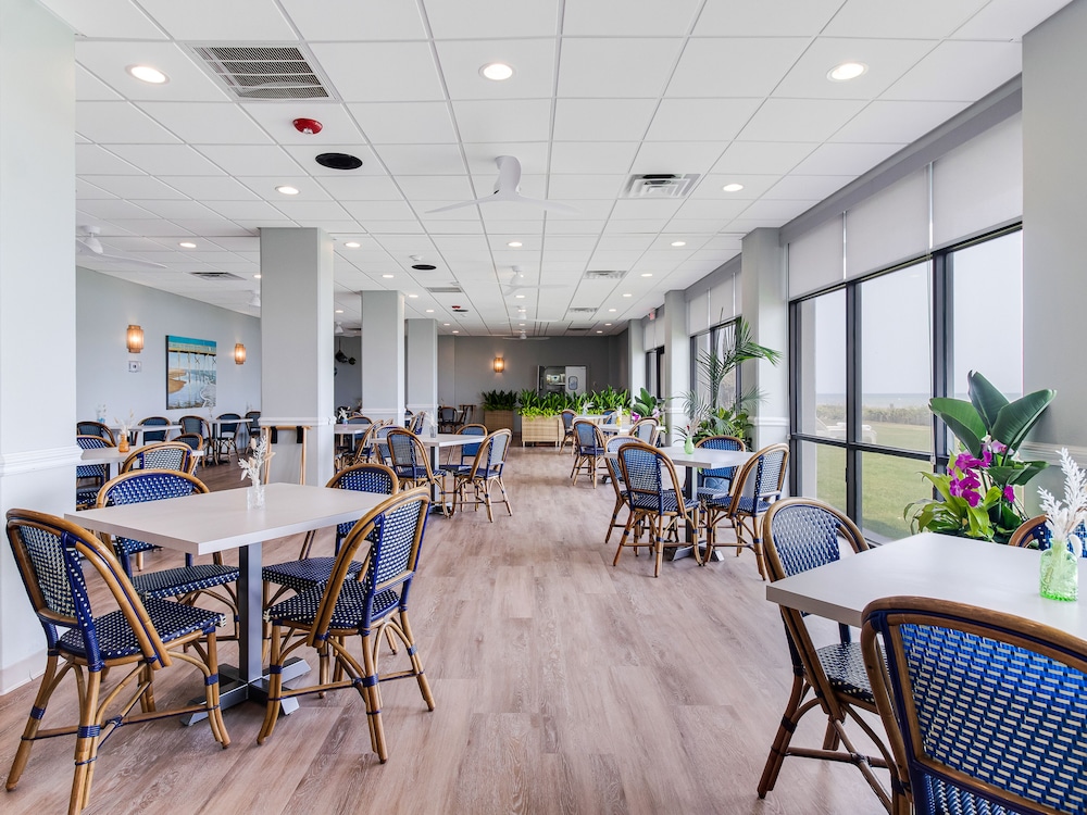 Crystal Coast Oceanfront Hotel - photo 16