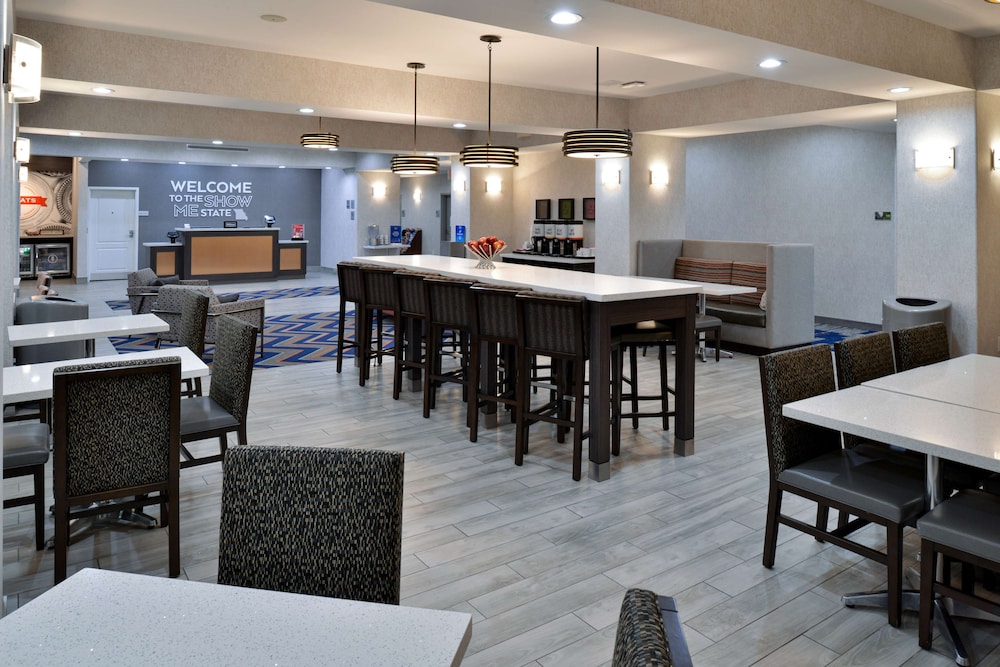 Hampton Inn Kansas City Northeast - photo 4