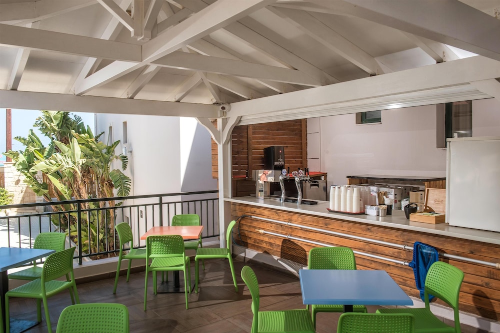 מזון ומשקאות