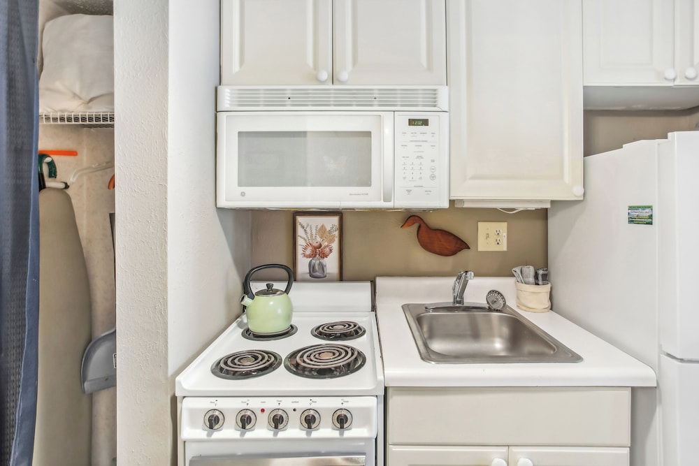 Caravelle Tower Condo Rental Walk to Beach - photo 4