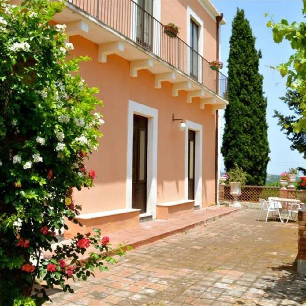 Villa Bonaccorso La Dimora Immersa Nella Natura Ai Piedi Dell Etna 19743295 — Viagrande