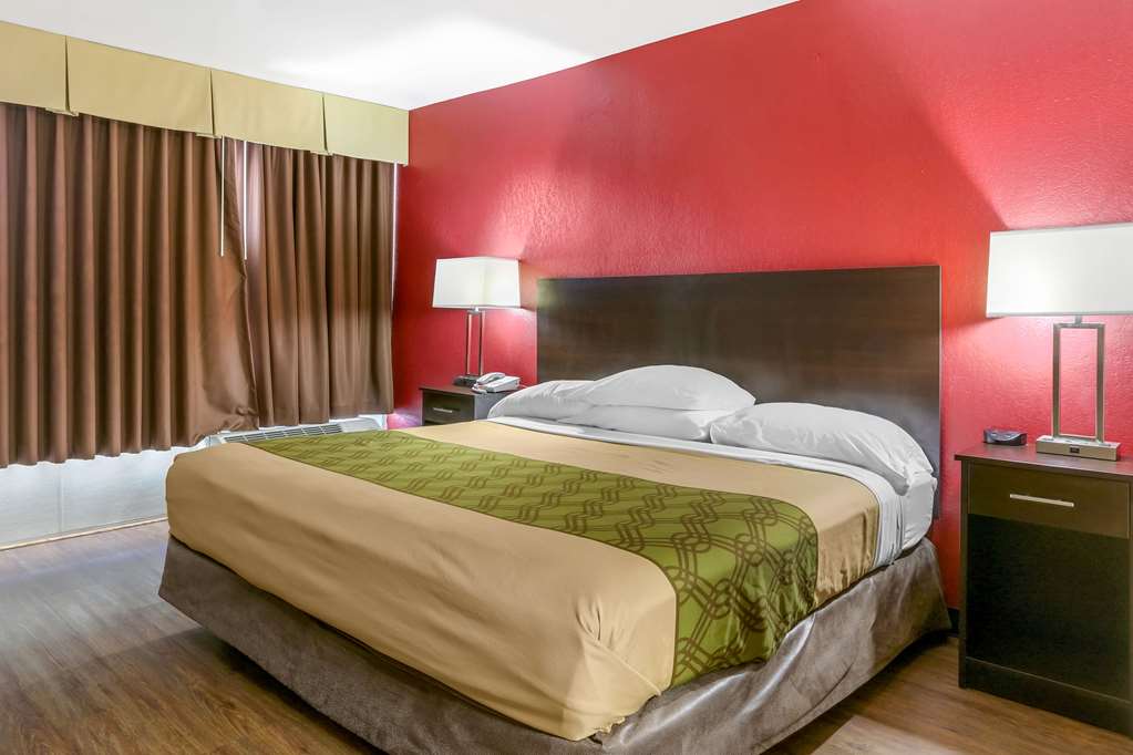 Econo Lodge Shorewood - photo 8