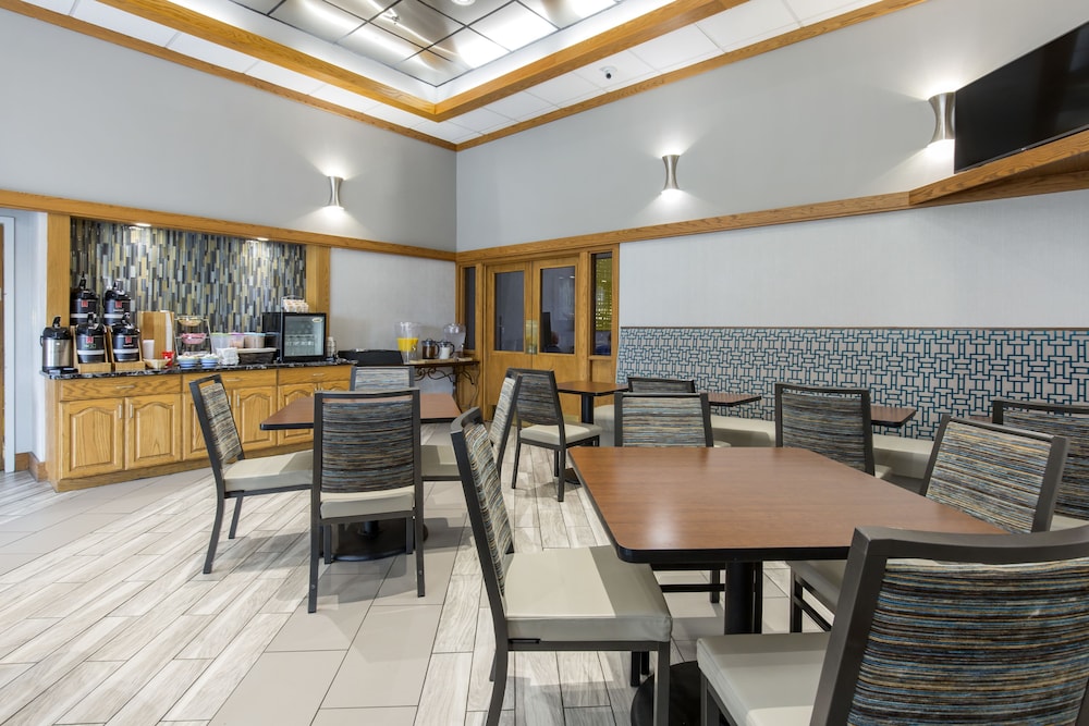 Greenstay Hotel & Suites - photo 41