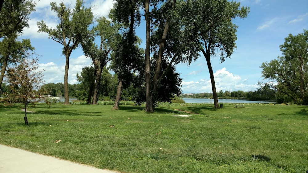 Super 8 by Wyndham Omaha Eppley Airport Carter Lake - photo 15