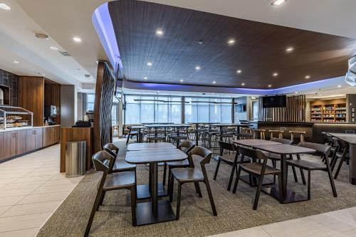 SpringHill Suites by Marriott Fort Wayne Southwest - photo 16