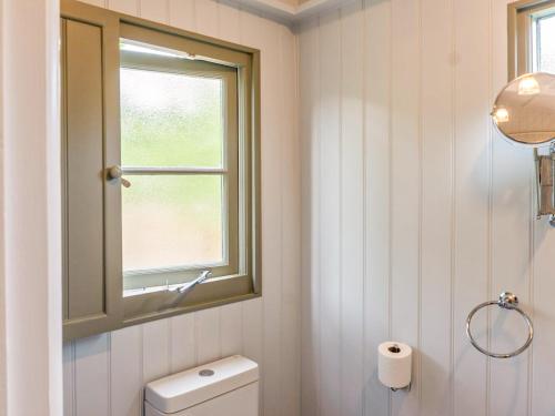 Fig Tree Shepherds Hut Cottage — Bridport — photo 5