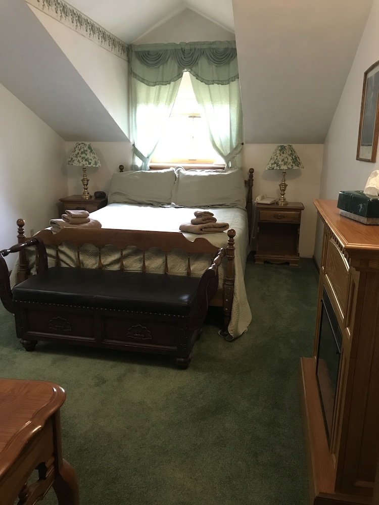 7 Gables Inn & Suites - photo 15