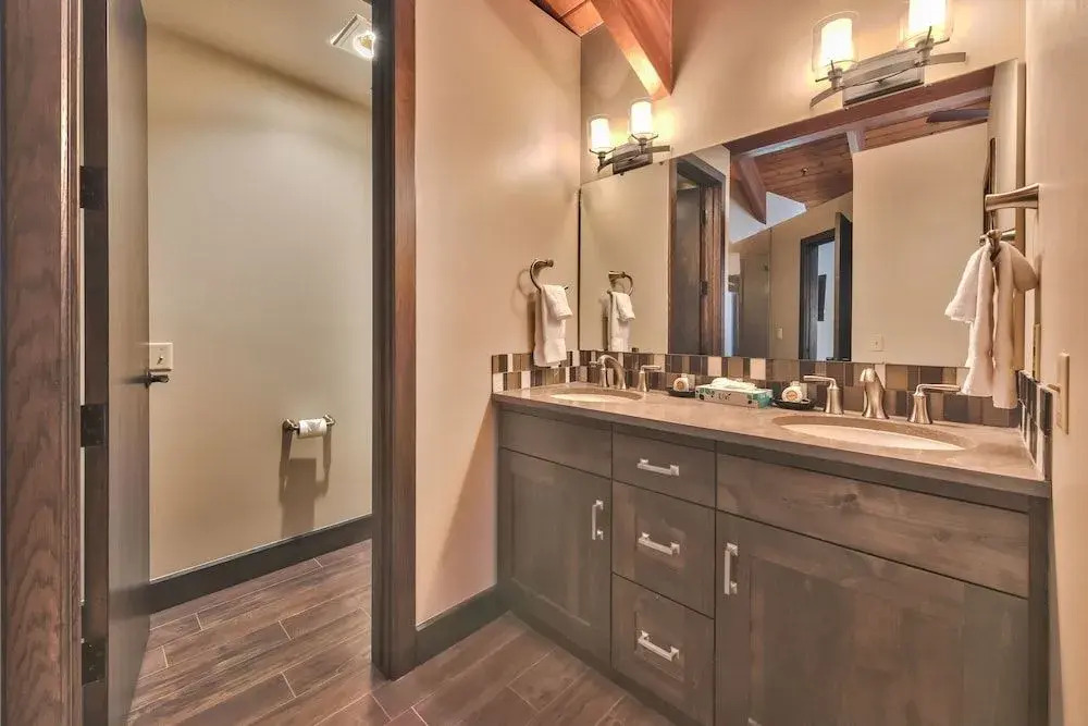 Pinnacle by Lespri Management - photo 14