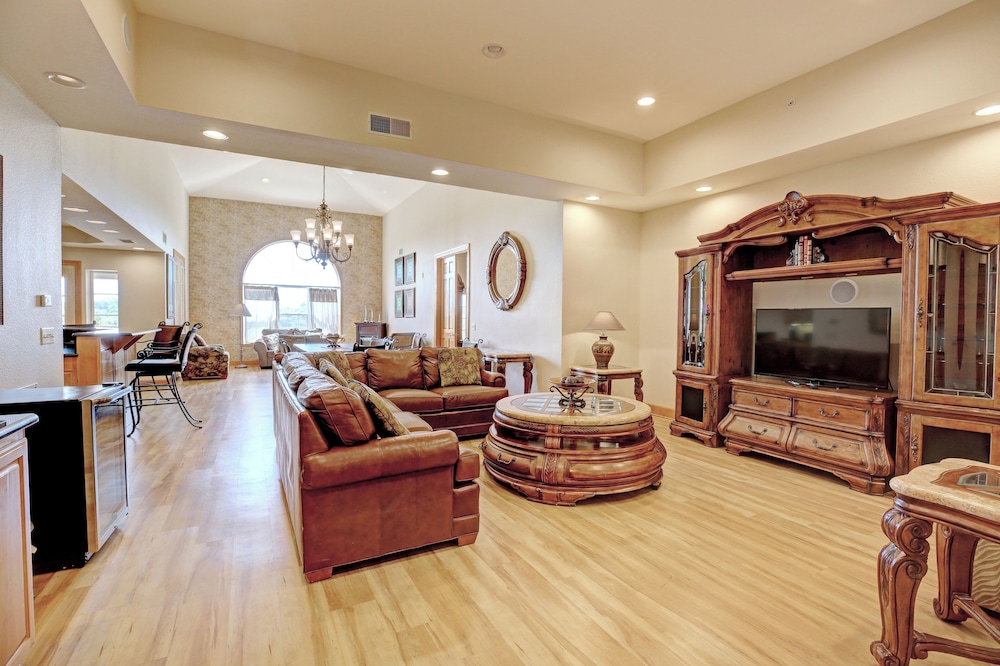 Grand Crowne Resort - featured photo