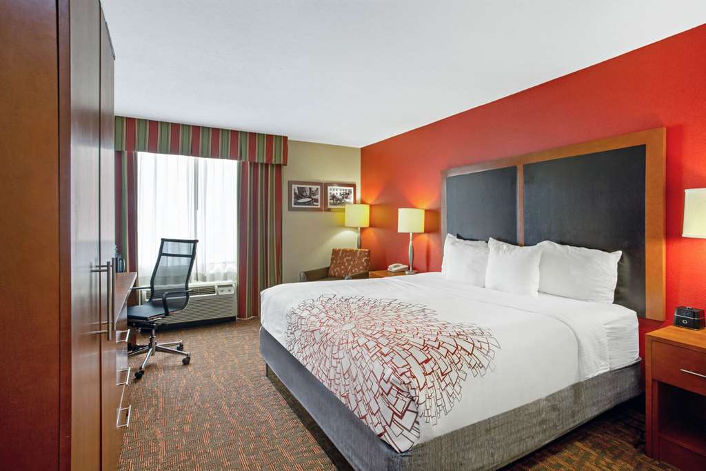 La Quinta Inn & Suites by Wyndham Williamsburg Historic Area - photo 21
