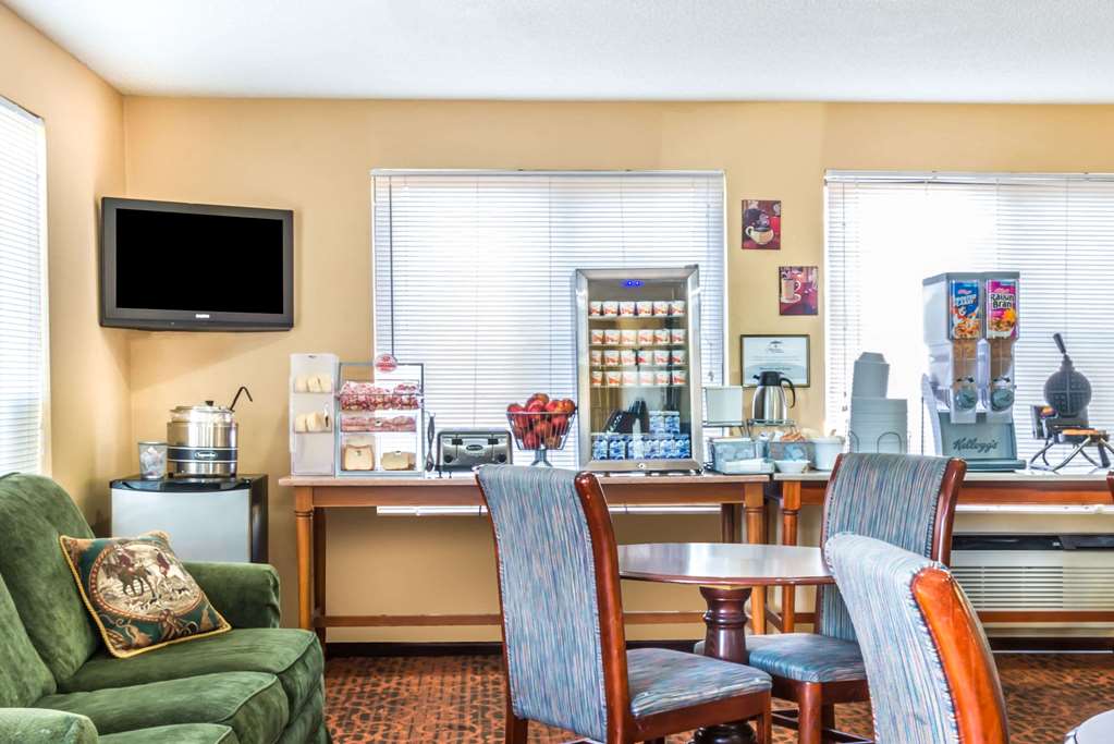 Super 8 by Wyndham Salina I 70 - photo 36