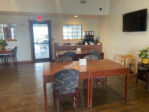 Southern Inn and Suites Yorktown - photo 20