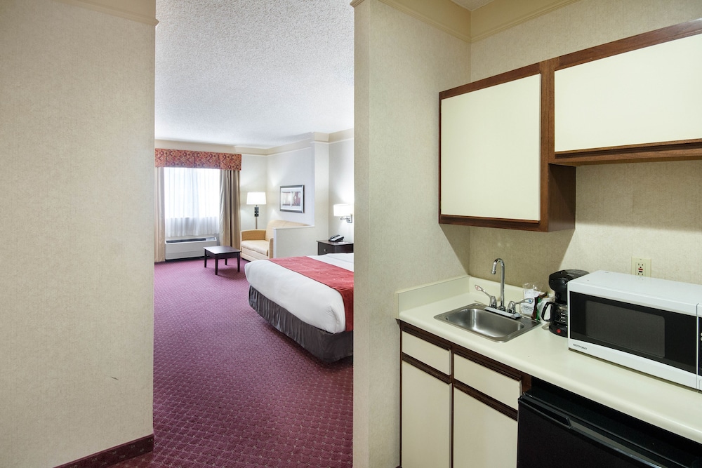 Comfort Suites Parkersburg South - photo 11