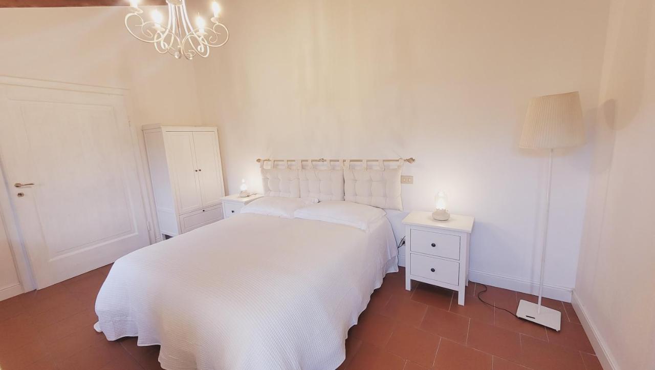 Charmerooms Villa Moroni la Depandance — 4-Star Luxury Hotel in Stezzano, Italy