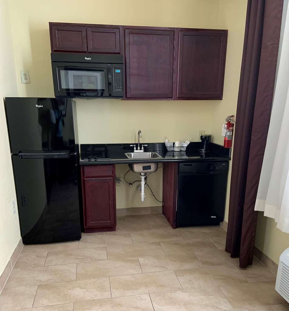 Best Western Airport Inn & Suites Cleveland - photo 10