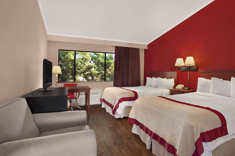 Ramada by Wyndham Torrance - photo 12