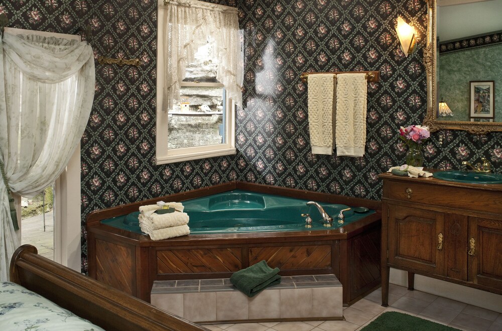 Cliff Cottage Inn Victorian B&B and Boutique Hotel - photo 29
