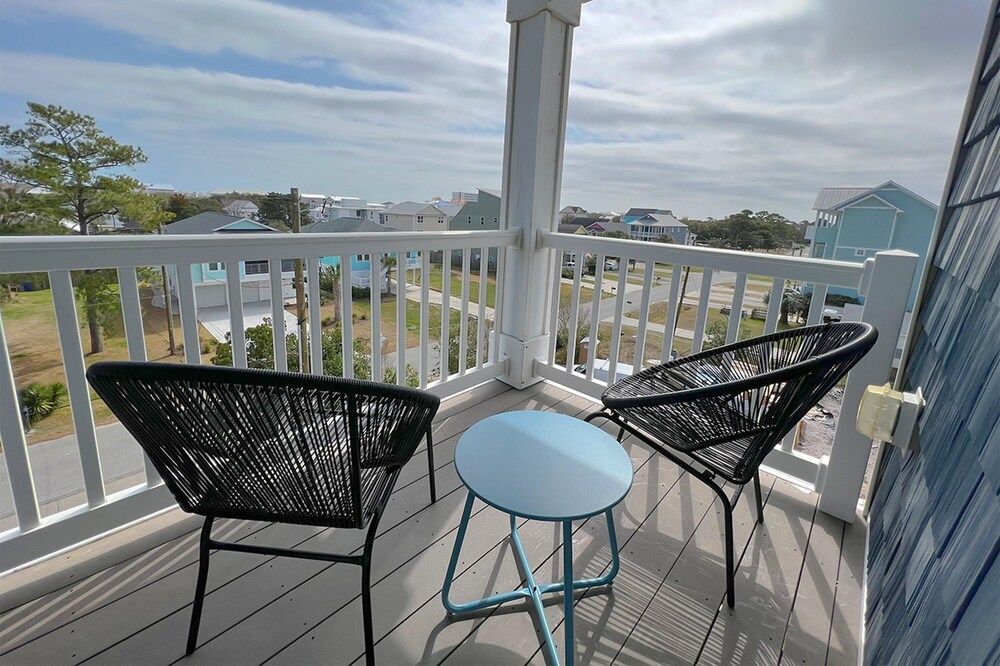 Deja Blue by Sea Scape Properties — 4-Star Luxury Hotel in Carolina Beach, United States