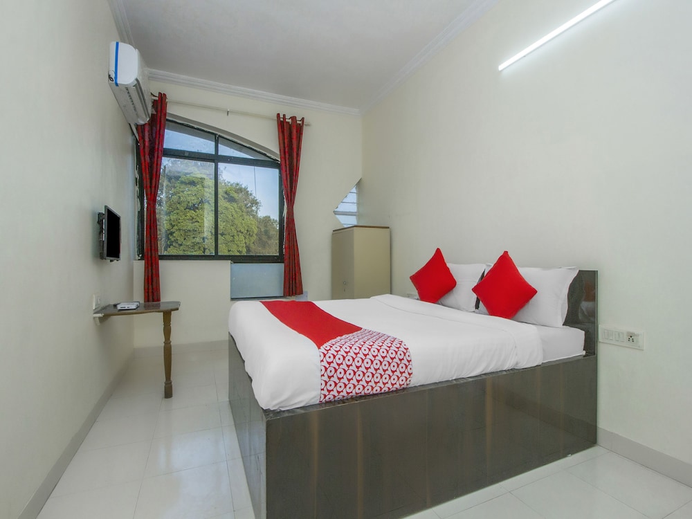 Oyo 22772 Hotel Vasantdashmi — Nashik