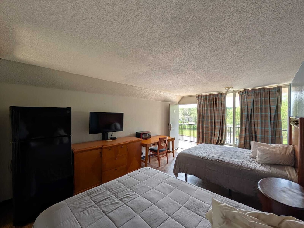 Budgetel Inns & Suites - photo 12