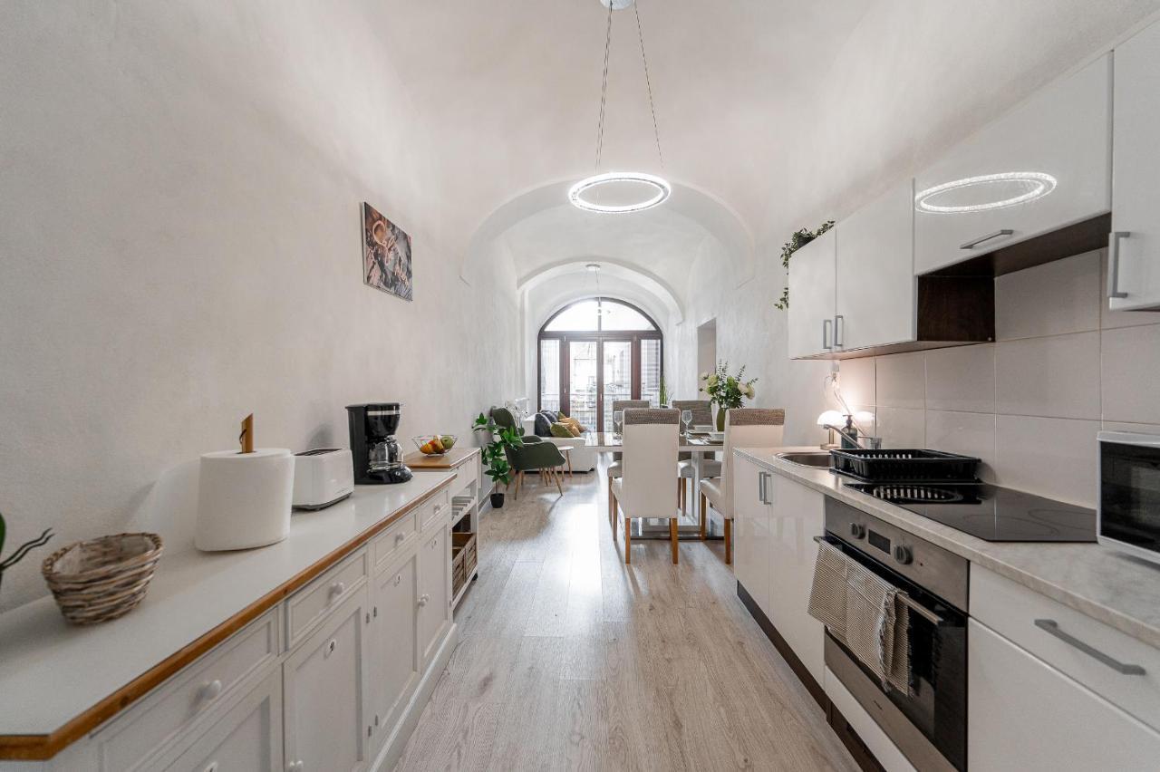 Valentina 3 rooms Hlavna Centrum — 4-Star Luxury Hotel in Kosice, Slovakia