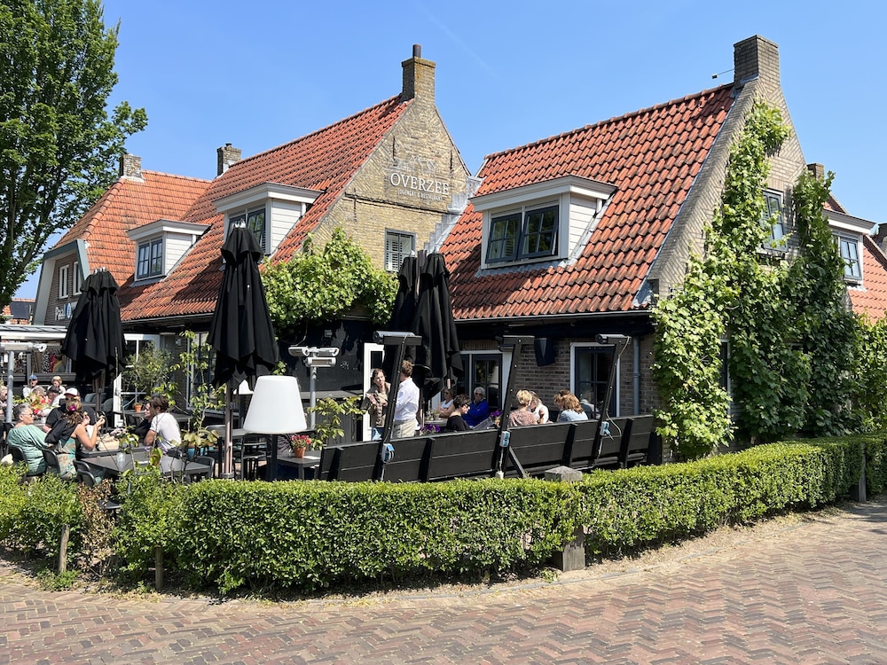 Logement Overzee - carbon neutral hotel in Nes