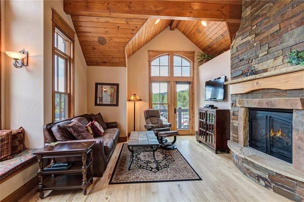 Majestic Mountain Views Breckenridge Hot Tub - featured photo