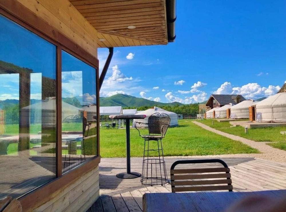 Kayak Camp Mongolia — 4-Star Luxury Hotel in Sangiyn Dalay, Mongolia