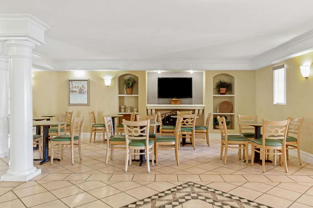 La Quinta Inn Tampa Bay Pinellas Park Clearwater - photo 9