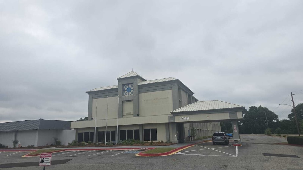 Araamda Inn — Albany