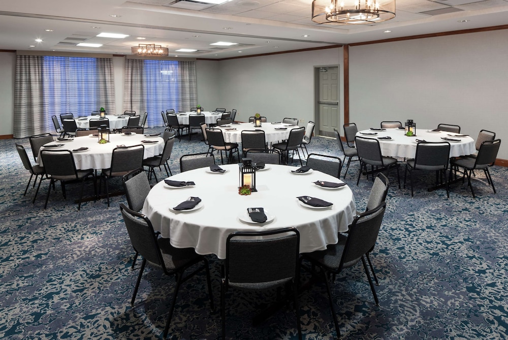 Hilton Garden Inn Naperville Warrenville - photo 30