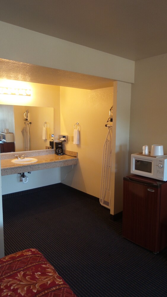 Holiday Motel Oakdale - photo 14