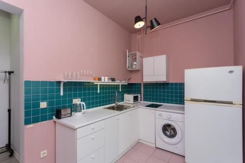 Cozy and Stylish Apt Next to Stamba and Rooms